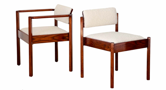 Paire de chaises danoises en noyer et laine d'alpaga crème des années 1960, récemment restaurées