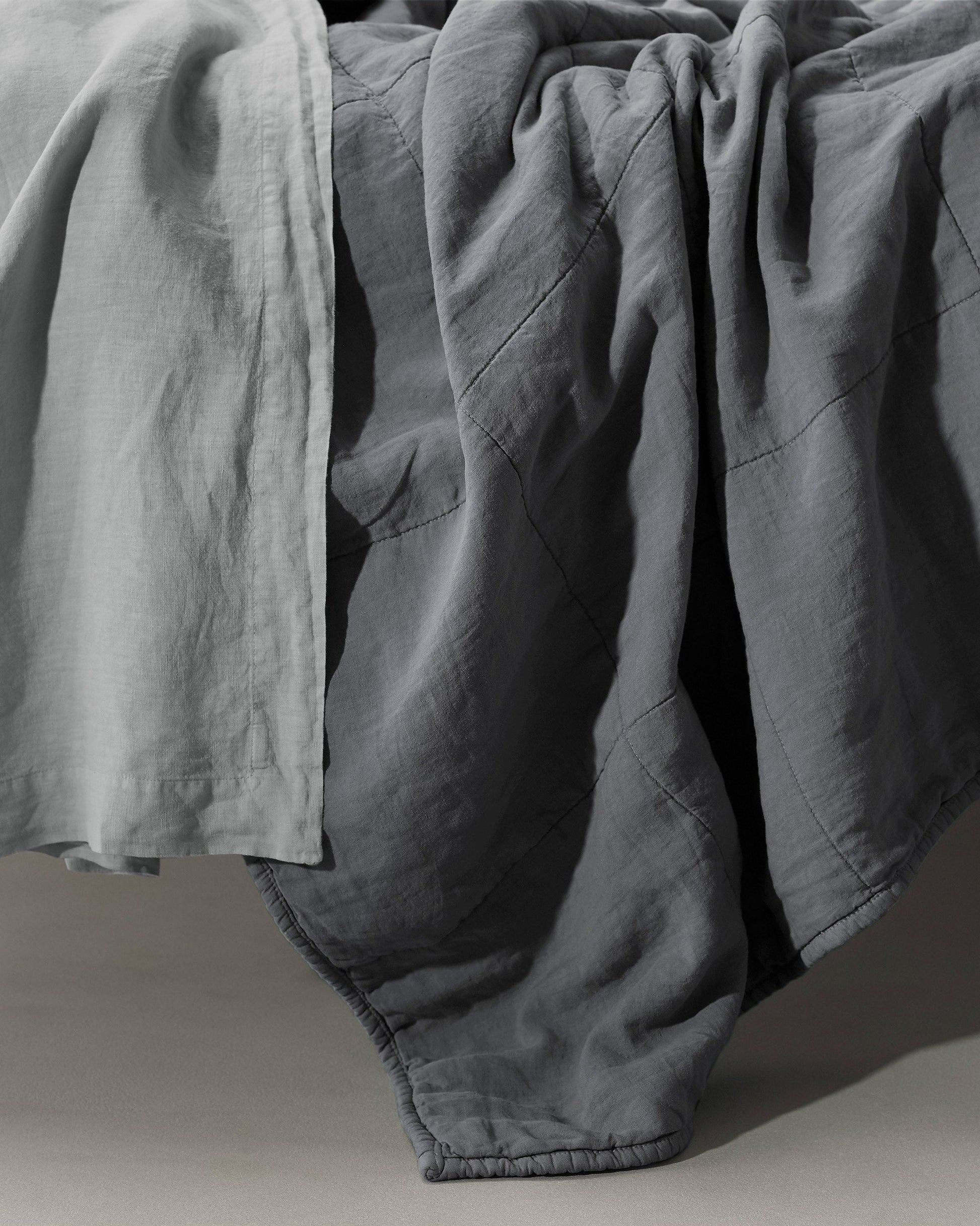 Dim Gray Italian Linen (Rem) Quilt